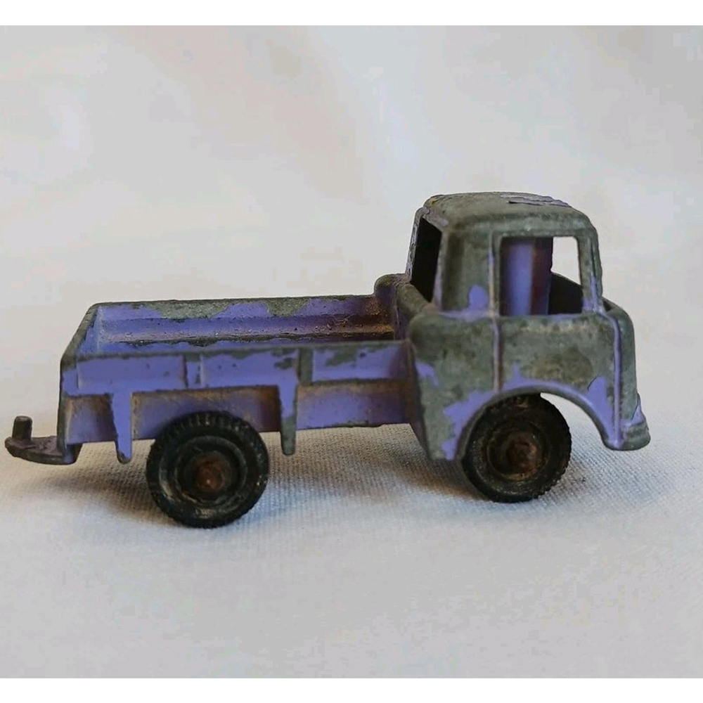 TootsieToy Purple Jeep Truck 1950s 1:64 Scale